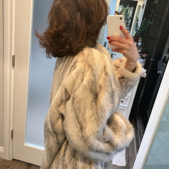 Elegant Vintage Fur Coat 🔥. Female Mink Fur Luxurious & Rare Fur - Picture 7 of 15